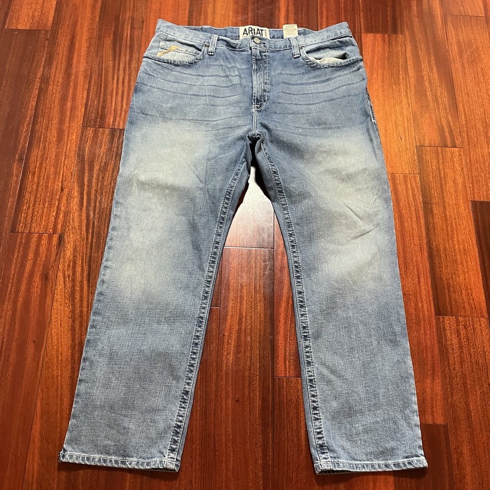 Ariat Jeans Mens 42x32 Blue Light Wash M2 Relaxed Boot Cut Denim Stretch READ